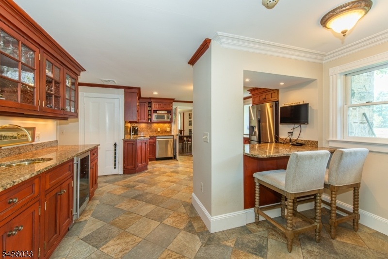 Eat-in-kitchen