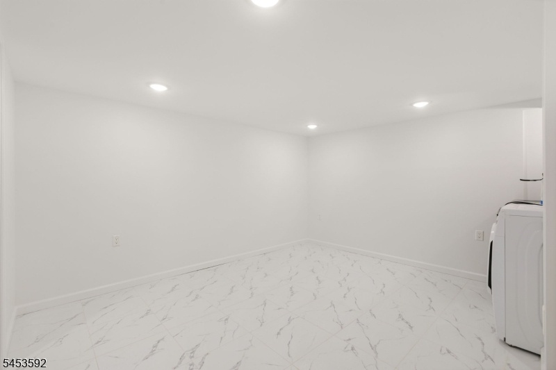 Washer/Dryer area