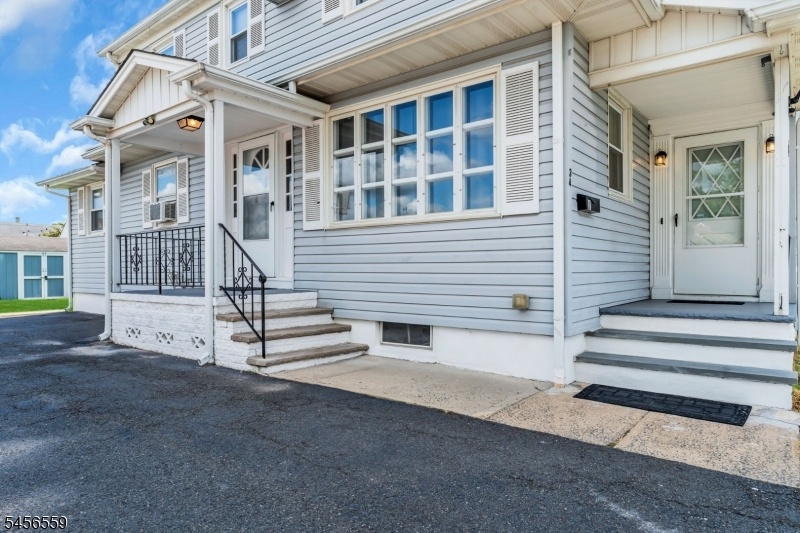 Vinyl Siding, Blacktop Drive!