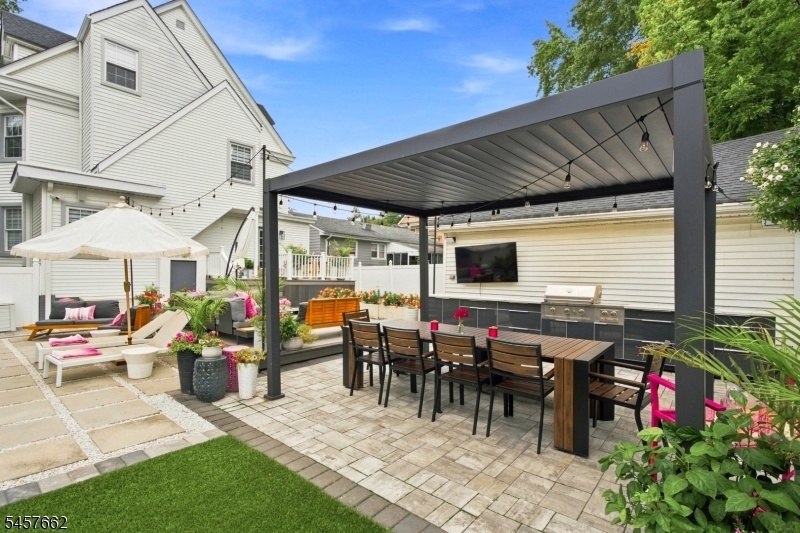 outdoor kitchen