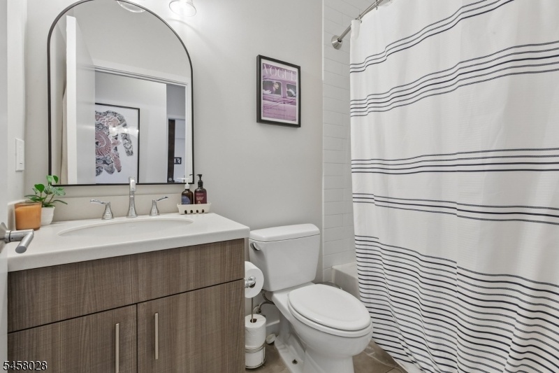 Apt B Hall Bath