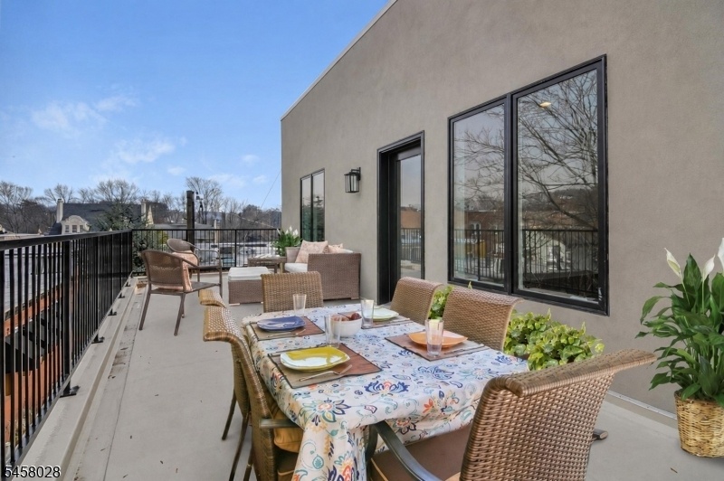 Apt C Deck