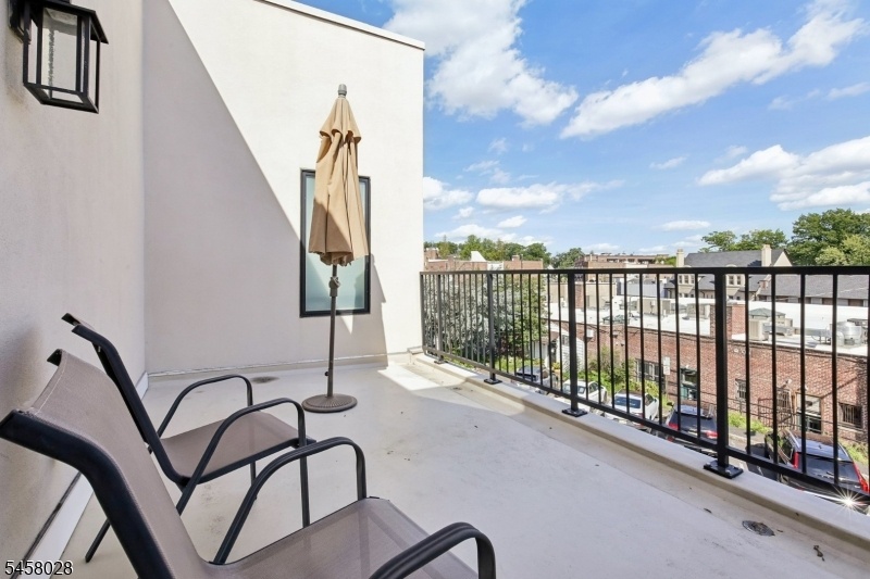 Apt B Deck