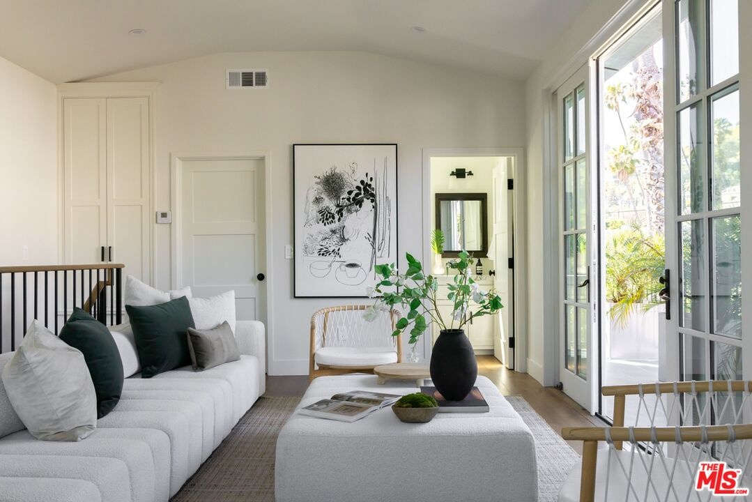 Guest House 2nd floor space