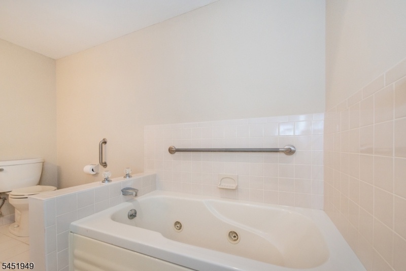 _Jacuzzi Tub