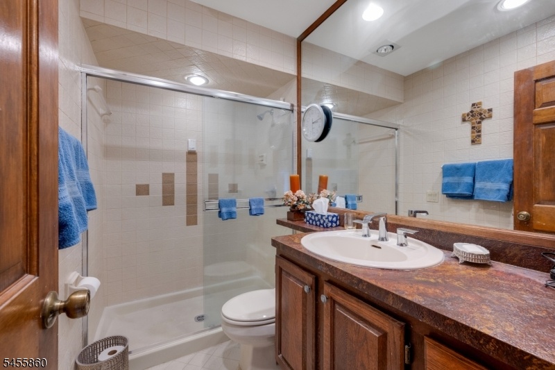 Ensuite primary bathroom