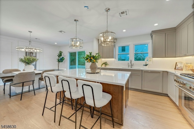 Eat-In Kitchen