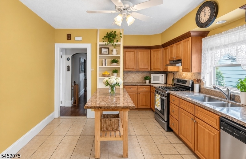 2nd fl kitchen