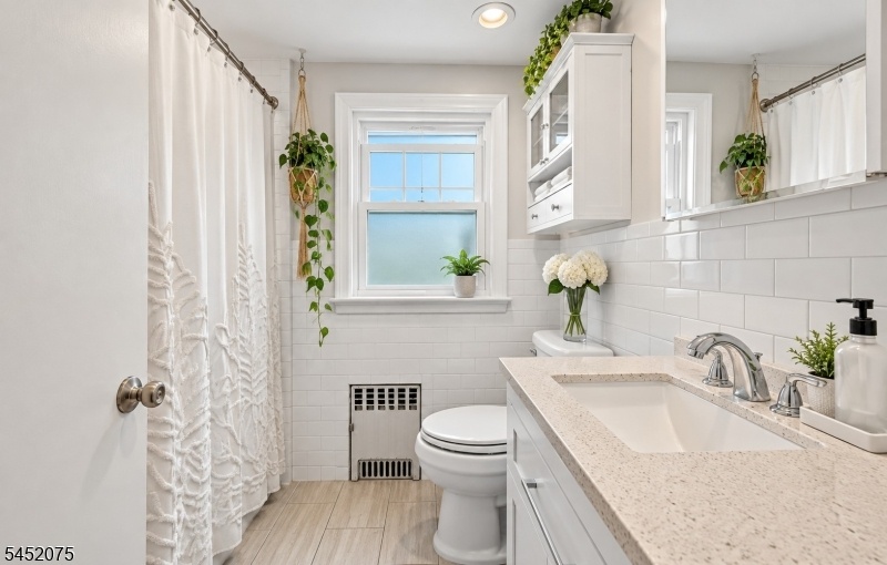 1st fl bathroom