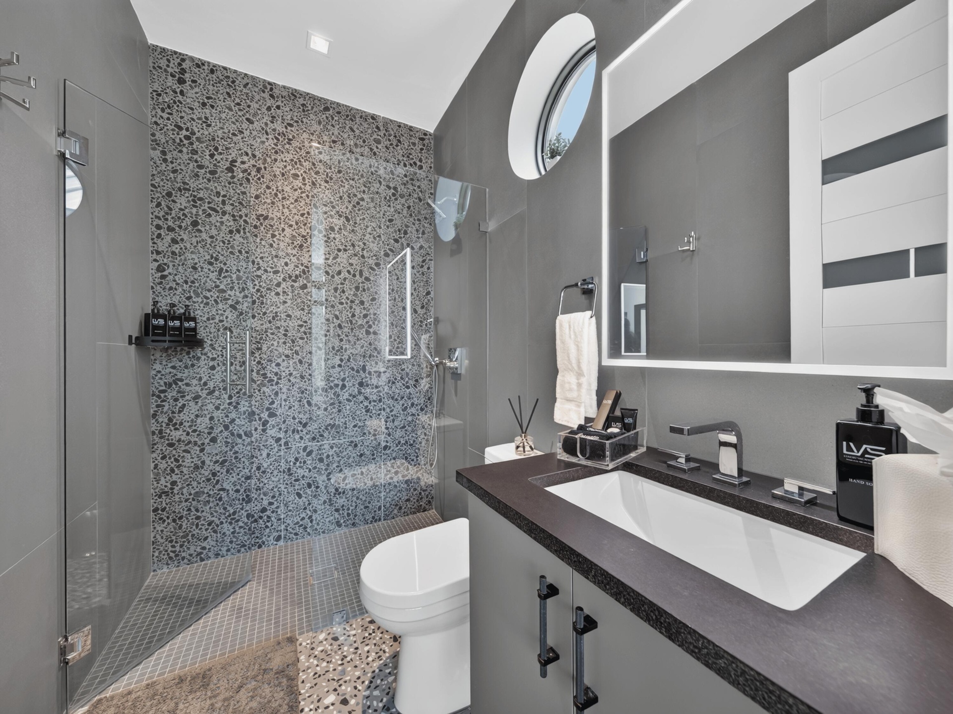 En Suite Bathroom to South Facing Queen Bedroom