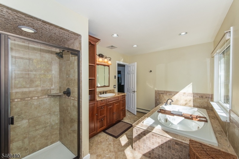 Jetted Tub & Stall Shower