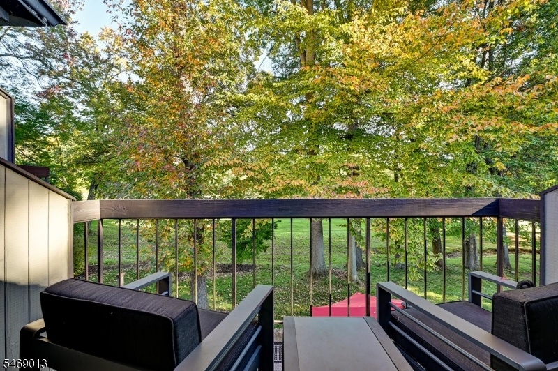 BALCONY - PRIMARY