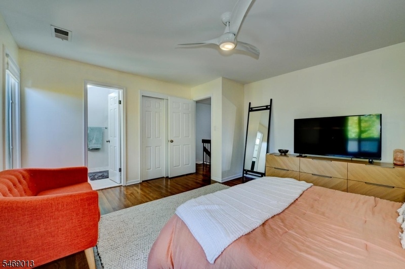 JR SUITE