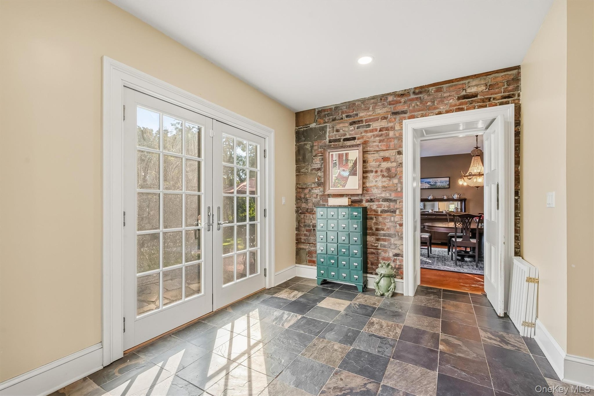 Hall from kitchen to dining room