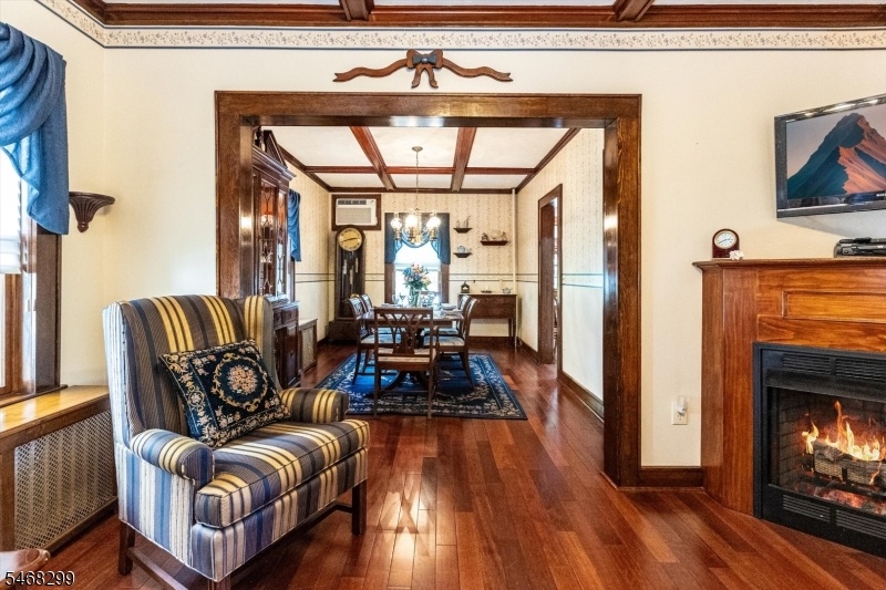 Living Rm to Dining Rm