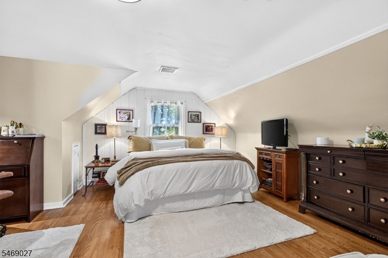 primary bedroom 2nd floor