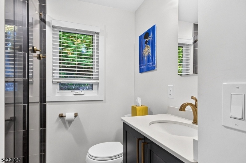 2nd floor full bath