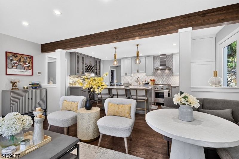 livingroom to kitchen