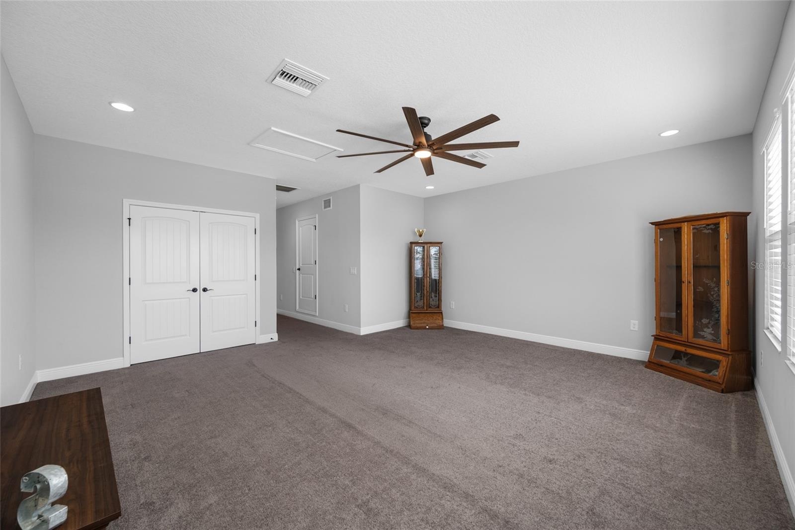 Bonus Room with 5 bedroom upstairs