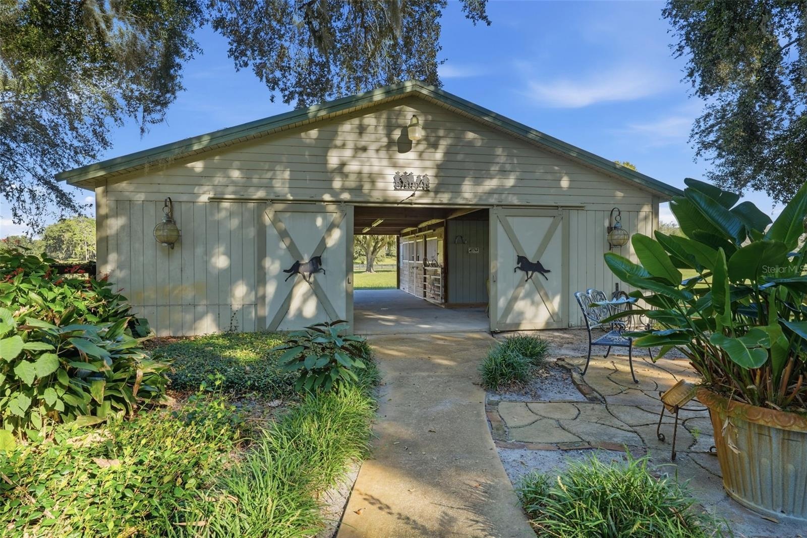 4 stall horse barn