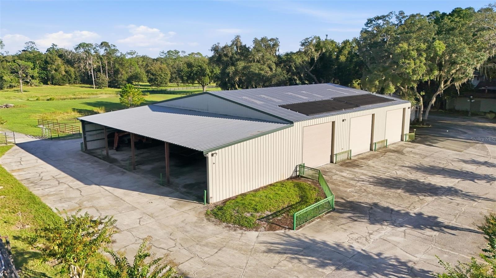 Steel building-full gym, workshop, 6 bays
