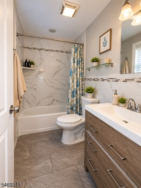 1st floor Modern Bathroom