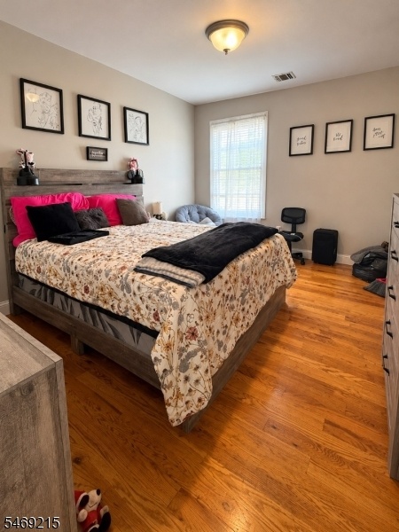 Bright Cozy Farmhouse Bedroom