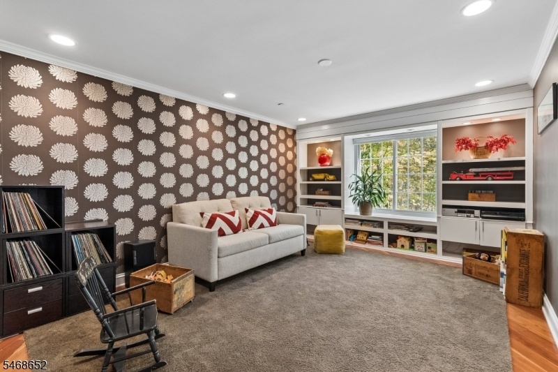 First floor bedroom or den