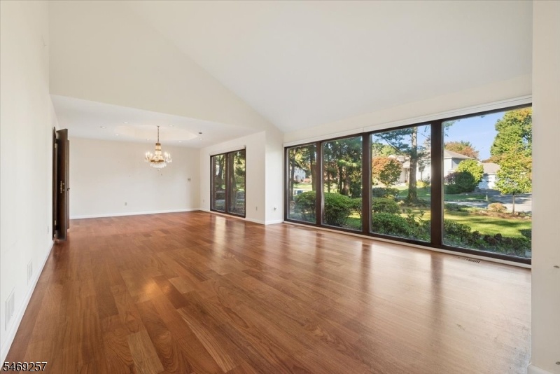 Living Room / Dining