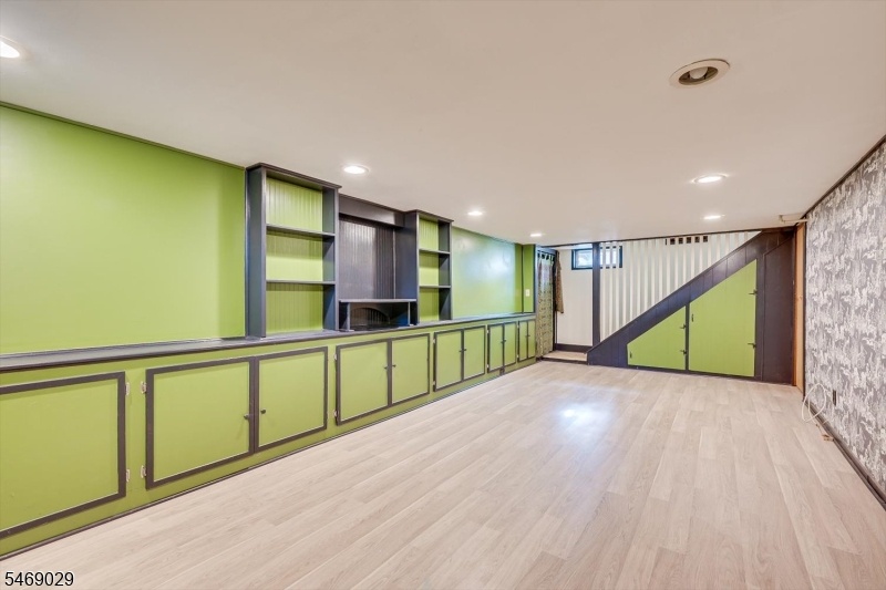 Basement recreation room