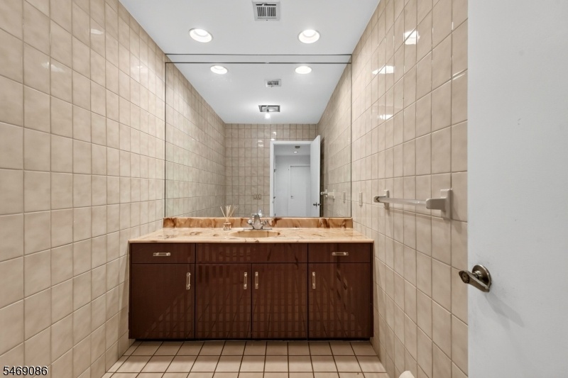 powder room