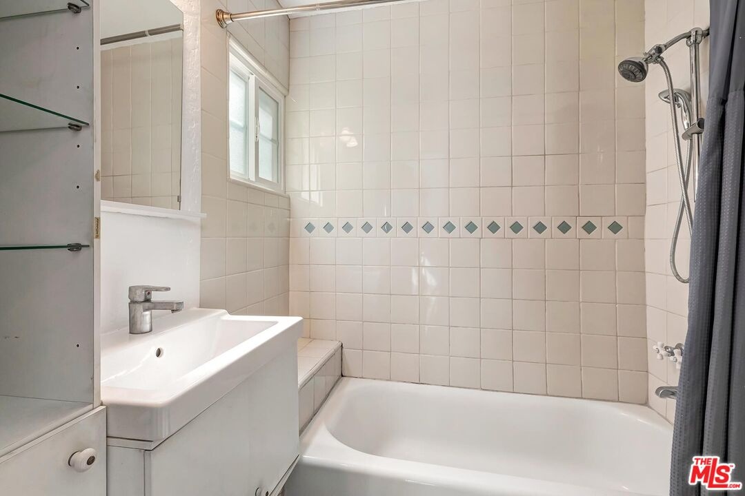 Guest Bedroom Bathroom