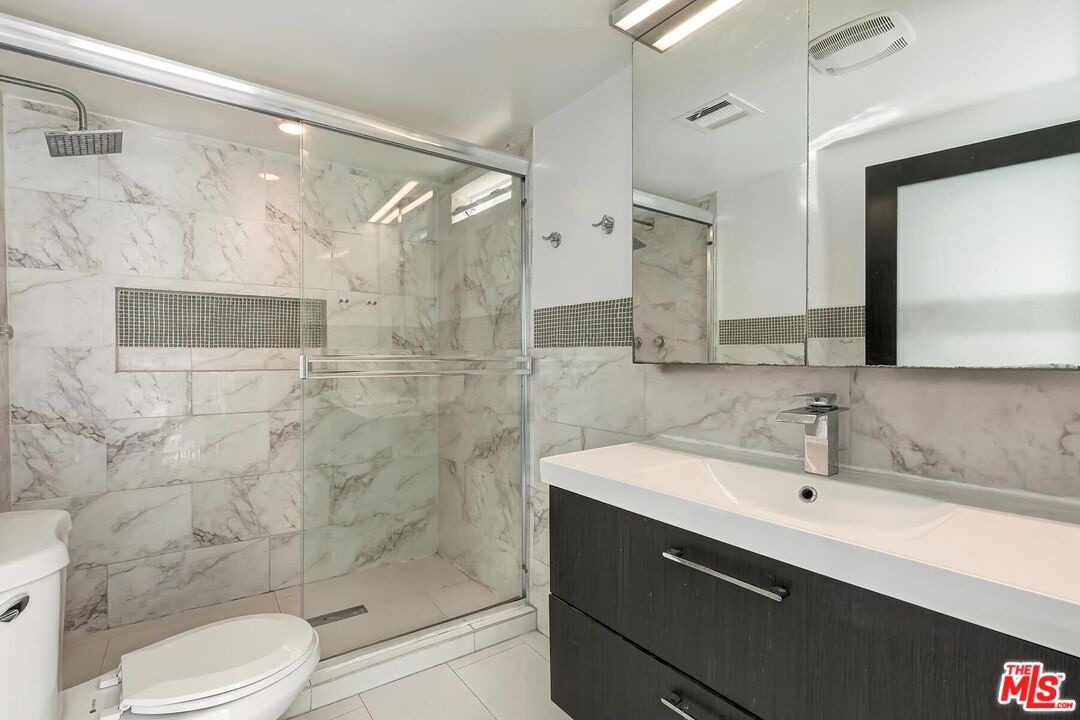 Guest Unit Bathroom