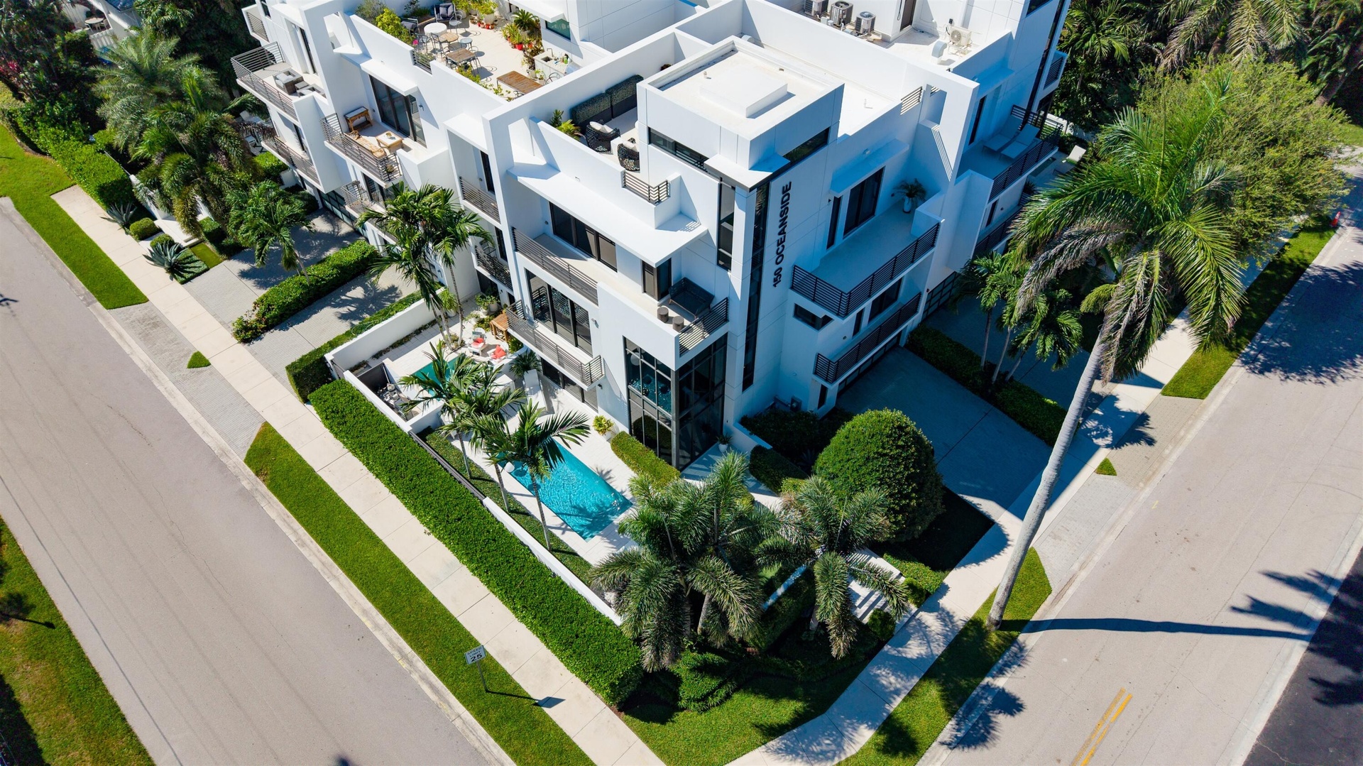 Corner unit with east-side sunny pool