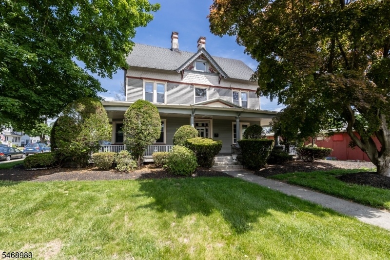 Front Side walk to Entry
