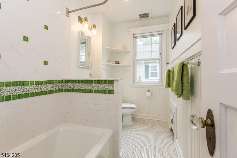 Bathroom / Second Floor