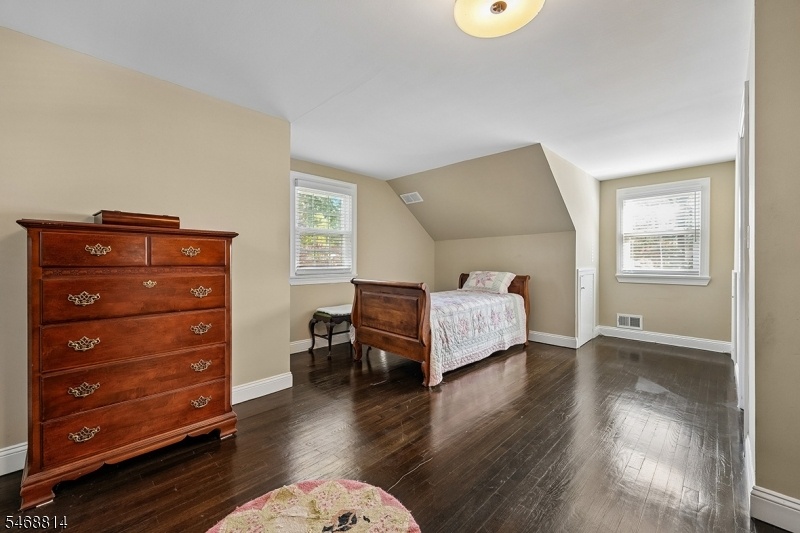 Bedroom 3 (view 2)