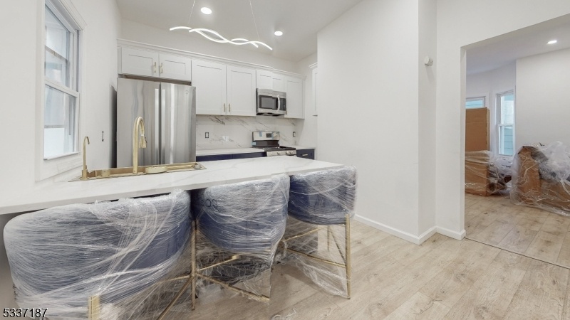 Kitchen living