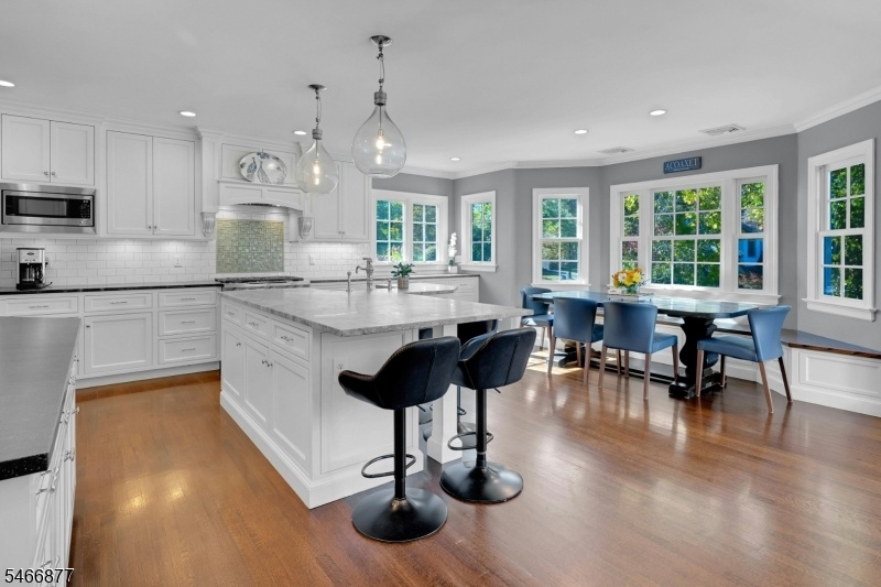 Eat In Kitchen