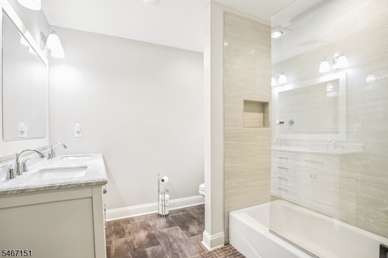 Level 2 full bath