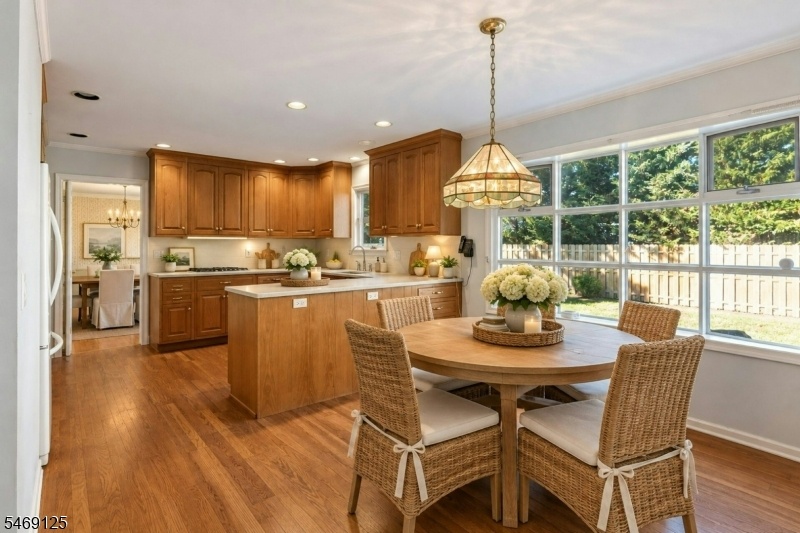 Eat in kitchen