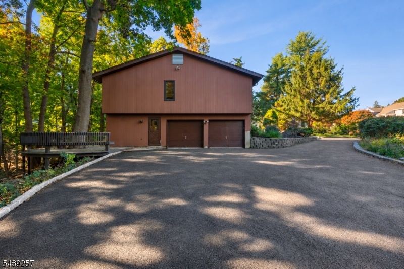 Garage / Driveway