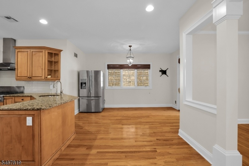 EAT IN KITCHEN
