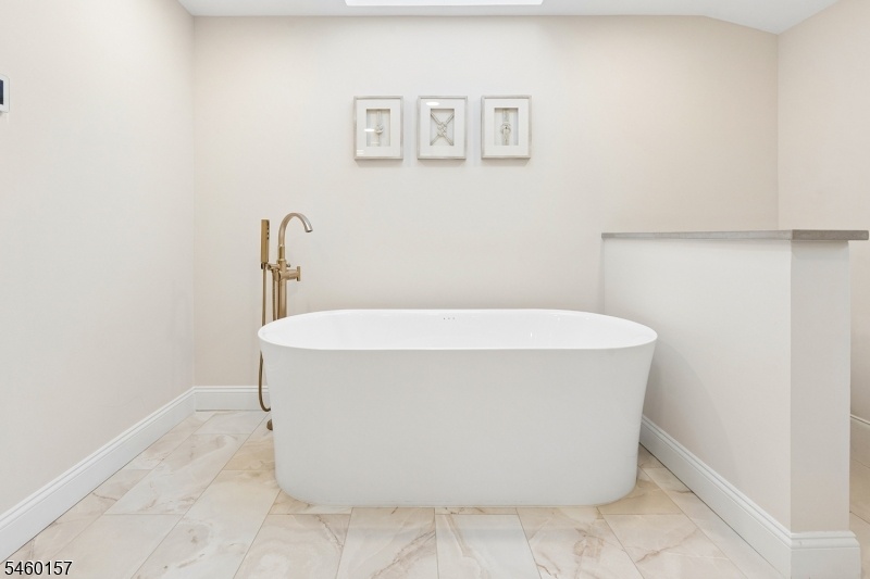 2nd Floor Bathroom (alt view)