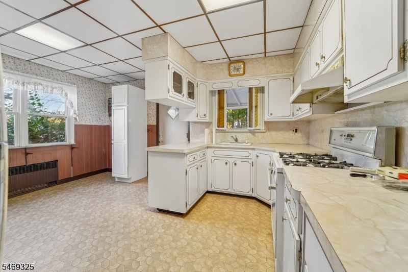 Eat in kitchen
