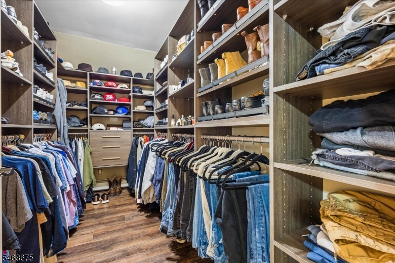 Walk-in Closet