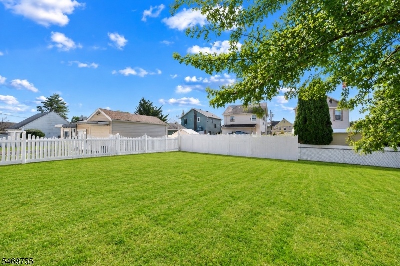 Huge Fenced In Backyard
