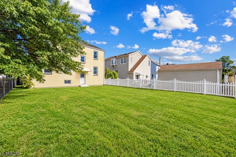 Huge Fenced In Backyard