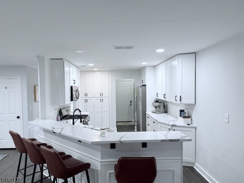 Updated kitchen-open fl plan