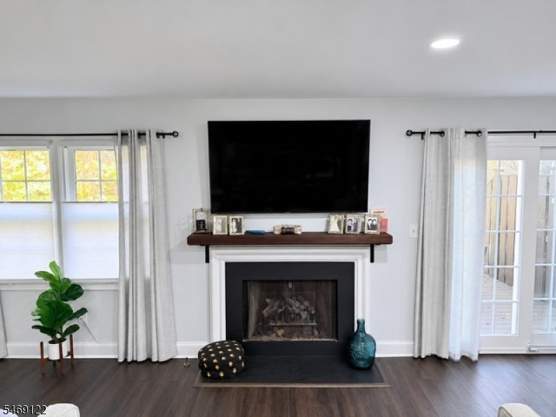 Gas fireplace